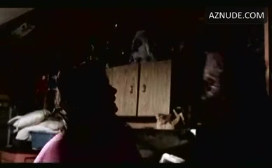 AMY WEBER NUDE/SEXY SCENE IN THE PUMPKIN KARVER