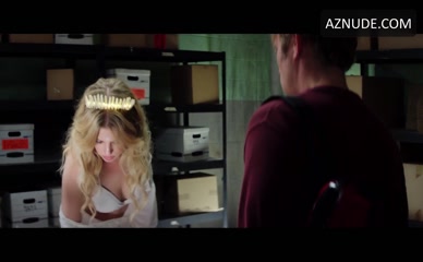 BARBARA DUNKELMAN NUDE/SEXY SCENE IN DAY 5