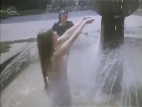 EVA VEJMELKOVA in FONTANA PRE ZUZANU