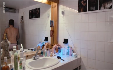 VALERIE DONZELLI NUDE/SEXY SCENE IN ENTRE SES MAINS