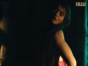 JINNIE JAAZ in JANE ANJANE MEIN 7