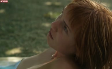 LAETITIA CLEMENT NUDE/SEXY SCENE IN LUNA