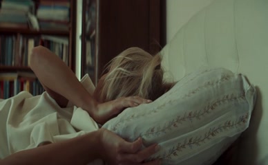 LINDA LAPINSH NUDE/SEXY SCENE IN CHUZHIE DENGI