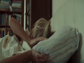 LINDA LAPINSH in CHUZHIE DENGI (2024)
