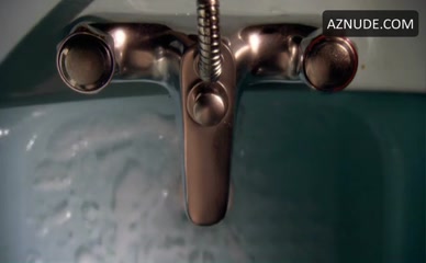 MEGAN PRESCOTT NUDE/SEXY SCENE IN SKINS