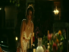 EMILY BADER NUDE/SEXY SCENE IN PEOPLE WE MEET ON VACATION