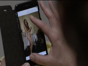 ISABELLE CARRE in UN ADULTERE (2018)