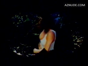 BARBARA LEIGH NUDE/SEXY SCENE IN MISTRESS OF THE APES