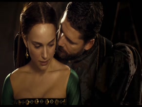 NATALIE PORTMAN in THE OTHER BOLEYN GIRL (2008)