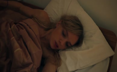 ANNA ZAVTUR NUDE/SEXY SCENE IN VYSOKIY SEZON