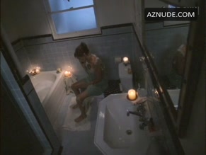 KARI WUHRER NUDE/SEXY SCENE IN KATE'S ADDICTION