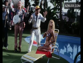 SYBIL DANNING in TALKING WALLS (1987)