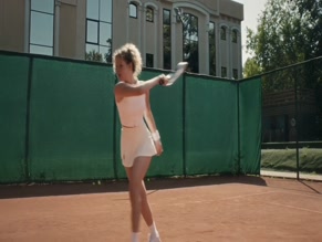 NIKA VIGEL NUDE/SEXY SCENE IN POZHIT KAK LYUDI