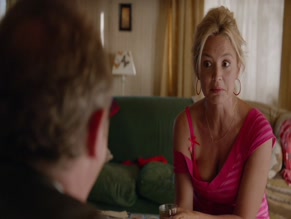 VIRGINIE EFIRA in UNE FAMILLE A LOUER (2015)