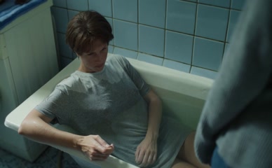 MARYANA SPIVAK NUDE/SEXY SCENE IN CHYORNOYE OBLAKO