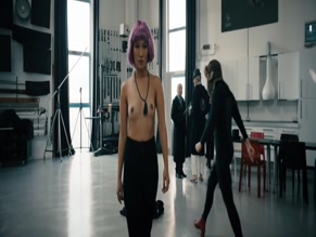 NGOC PHUONG ONG in EFFETTO DOMINO (2019)
