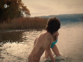 ALESSIA MAZZOLA in DER KOMMISSAR UND DER SEE (2022)