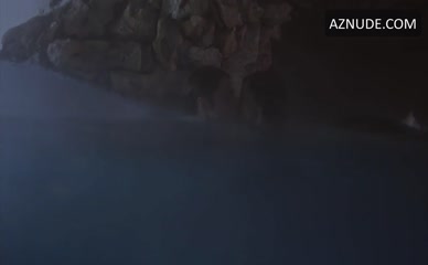 ROXANNE PALLETT NUDE/SEXY SCENE IN WRONG TURN 6