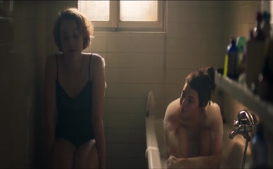 LIZA MARIJINA,ANUSA KODELJA NUDE/SEXY SCENE IN PRASICA, SLABSALNI IZRAZ ZA ZENSKO