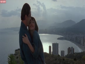 MARIA DE MEDEIROS in HUEVOS DE ORO (1993)