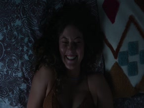 LUANA KNOLL in SEX ZIMMER, KUCHE, BAD (2021)