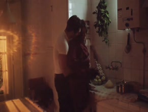 CELINE TYLL in HERMANOS (2014)