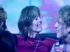 NIKKI KUIS in FOLLOW DE SOA (2021)