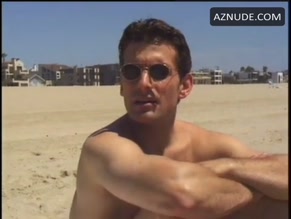 DIORA BAIRD NUDE/SEXY SCENE IN BRAIN BLOCKERS