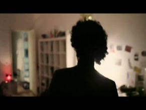 LEILA LOWFIRE NUDE/SEXY SCENE IN KEIN GROES DING