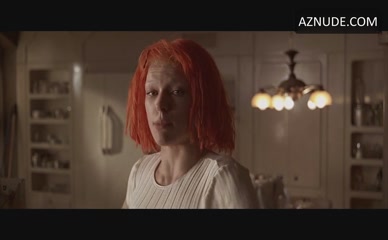 MILLA JOVOVICH NUDE/SEXY SCENE IN THE FIFTH ELEMENT