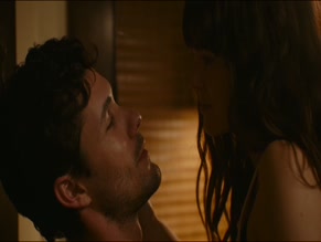 ZOEY DEUTCH in THE THREESOME (2025)