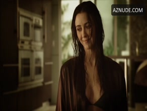 MADELINE ZIMA NUDE/SEXY SCENE IN BREAKING THE GIRLS