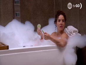 VIRNA FLORES in AL FONDO HAY SITIO (2009)