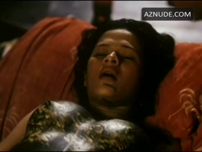 KATHERINE LUNA in BABAE SA BREAKWATER