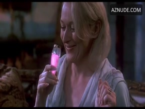 ISABELLA ROSSELLINI in DEATH BECOMES HER (1992)