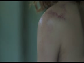 MILLA JOVOVICH in RESIDENT EVIL (2002)