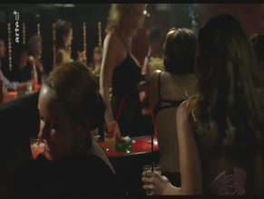 TYRA MISOUX in ELEMENTARTEILCHEN