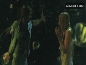 HALLE BERRY in GOTHIKA (2003)