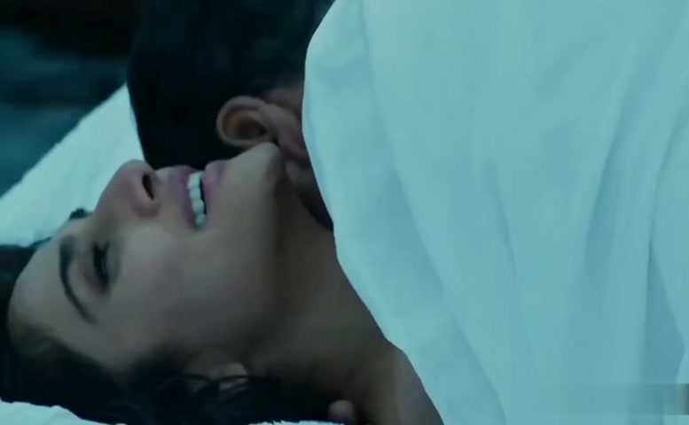 777px x 480px - Vaani Kapoor Sexy Scene in Bell Bottom - AZnude