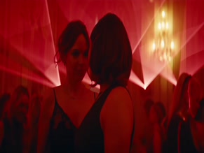 ANNABEL SCHOLEY in THE COUPLE NEXT DOOR (2023)