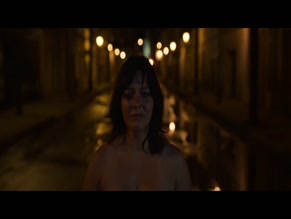 GIULIA PERULLI NUDE/SEXY SCENE IN AVETRANA: THIS IS NOT HOLLYWOOD