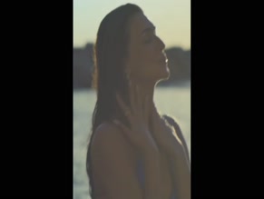 KRITI SANON NUDE/SEXY SCENE IN COCKTAIL 2