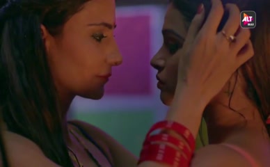 BHAVNA KAREKAR,NEETU WADHWA NUDE/SEXY SCENE IN GANDI BAAT