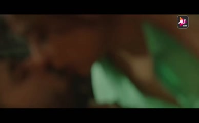 SHWETA TIWARI NUDE/SEXY SCENE IN HUM TUM AND THEM