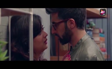 SHWETA TIWARI NUDE/SEXY SCENE IN HUM TUM AND THEM