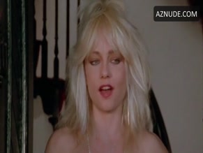 LINNEA QUIGLEY NUDE/SEXY SCENE IN MURDER WEAPON