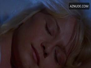KAREN RUSSELL,LINNEA QUIGLEY NUDE/SEXY SCENE IN MURDER WEAPON