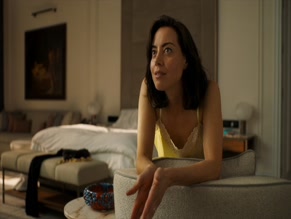 AUBREY PLAZA in THE WHITE LOTUS (2021-)