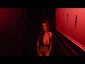 HELEN DE MURO in DIESES BESCHEUERTE HERZ (2017)