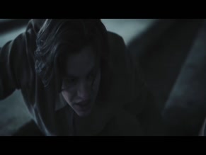 SHELLY LEVI in KNYTTET TIL HELVEDE. PARADIS (2017)